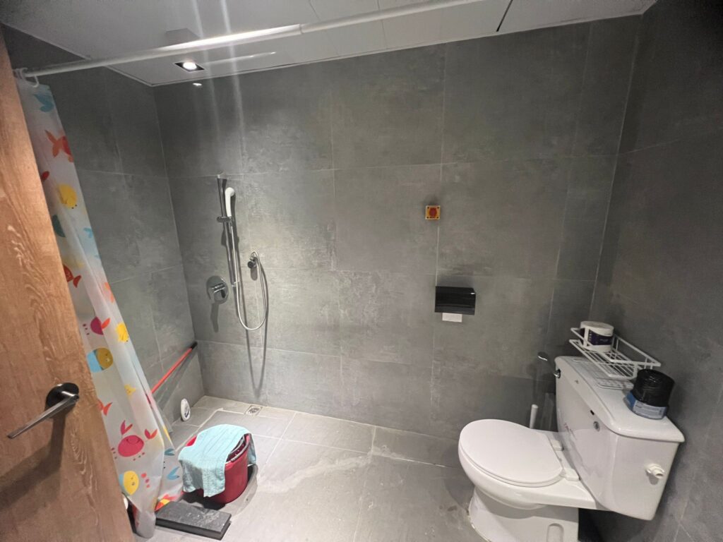 獨立厠所連浴室 (Toilet and Shower Room)